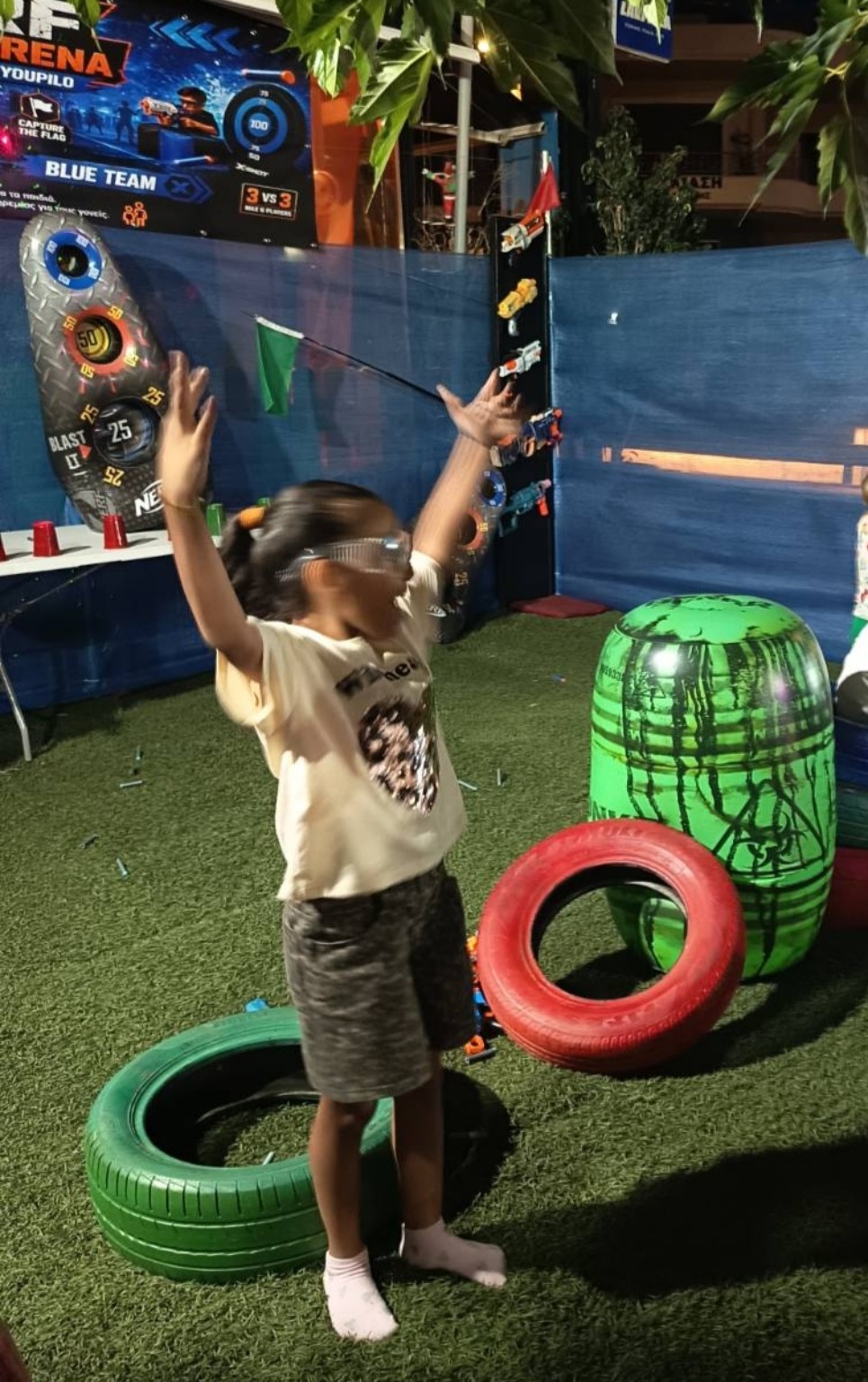 Παιδί ολοκληρώνει αποστολή στην Nerf Arena του Xylino